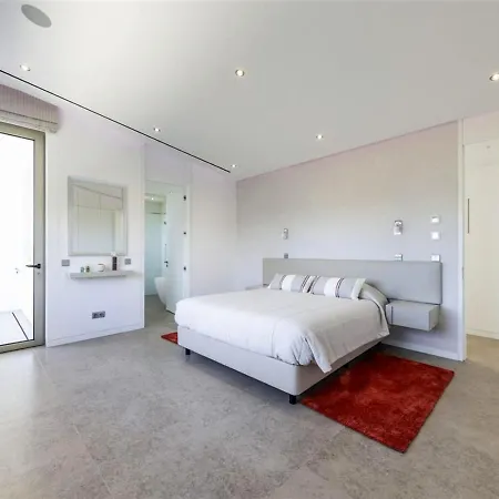 Luxury With Heated Pool, Cinema, And Sauna In Prime Location In Quinta Do