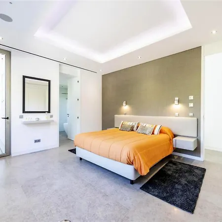 Luxury With Heated Pool, Cinema, And Sauna In Prime Location In Quinta Do Willa