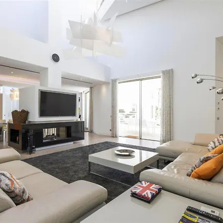 Luxury With Heated Pool, Cinema, And Sauna In Prime Location In Quinta Do Almancil