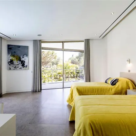 Villa Luxury With Heated Pool, Cinema, And Sauna In Prime Location In Quinta Do Almancil