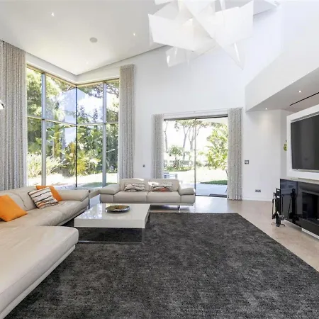 Luxury With Heated Pool, Cinema, And Sauna In Prime Location In Quinta Do